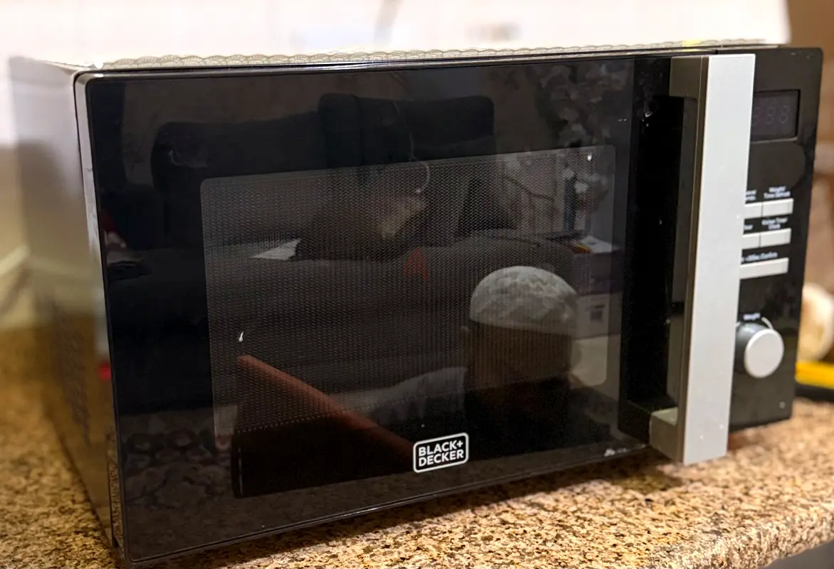 Efficient Black  Decker Microwave Oven for Sale!