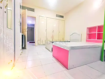 FemaleHome 1Min BurjumanMetro exit 1.