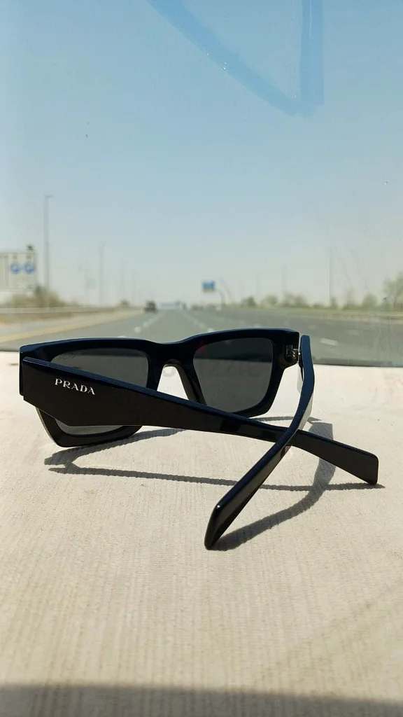 Stylish Black Sunglasses for Sun Protection63239076252161111