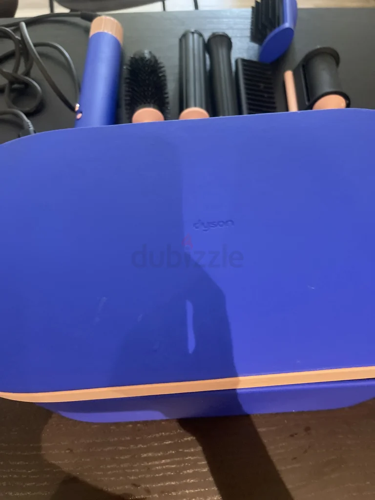 لون أزرق ومزيج من الألوان الرائعة والأنيقة Dyson62932694583810113