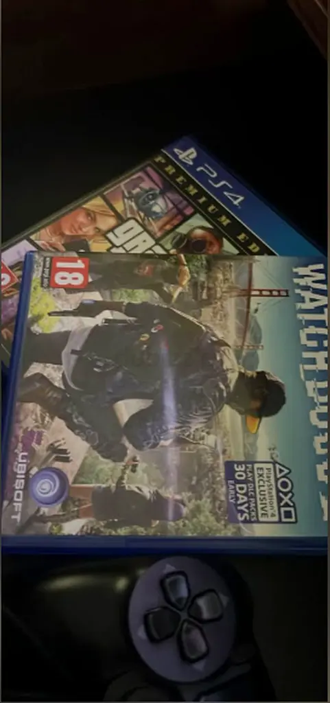 PS4 with 2 controllers63228830865155112