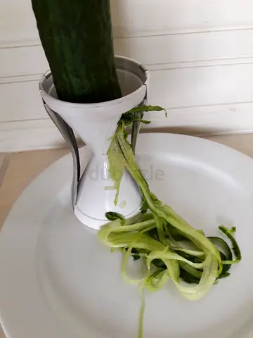 ‘VEGGETTI’ SPIRAL VEGETABLE SLICER