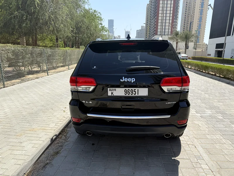 جيب جراند شيروكي 2018 محدودة FSH بحالة ممتازة63153229356162112