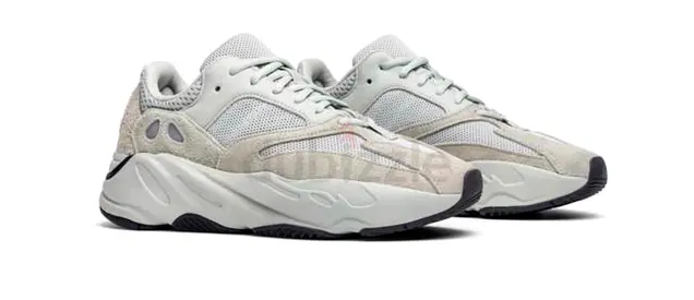 Stylish Yeezy 700 Sneakers - Analog