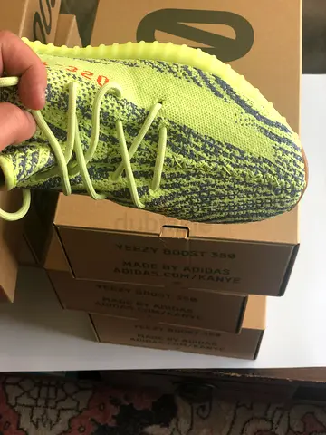 Yeezy Boost 350 - Stylish Sneaker in Frozen Yellow
