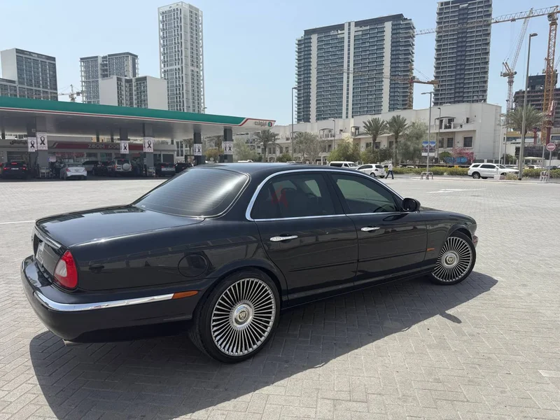 جاكوار XJ862930622619650112