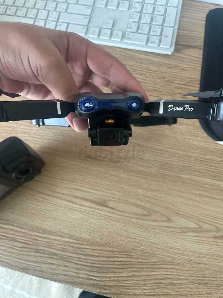 E88 drone (screen edition) built in remote screen and camera, comes with accessories632346115868171128