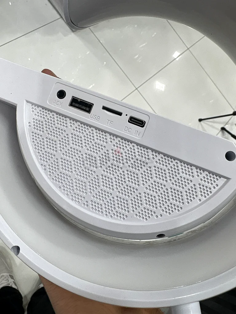 Charging Phone And Rainbow Light Speaker63263522237953111