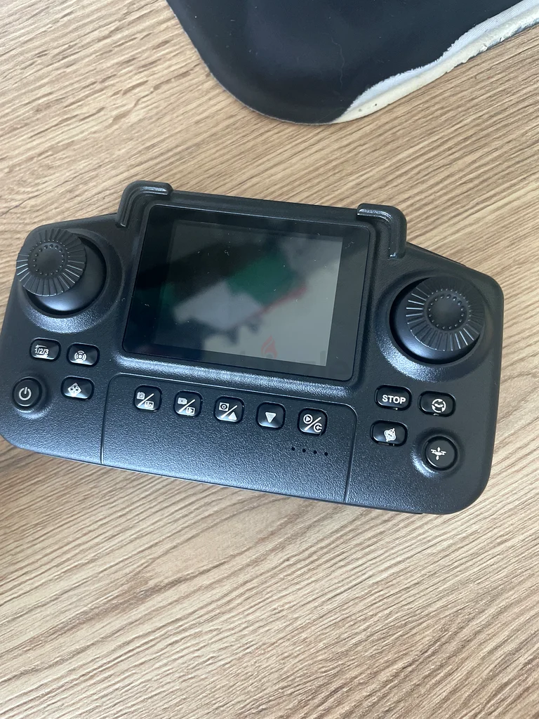 E88 drone (screen edition) built in remote screen and camera, comes with accessories63234611586817113