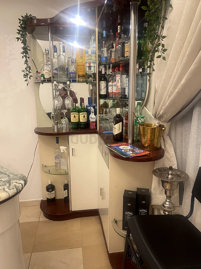 منضدة بار صغيرة للبيع63188642342273111