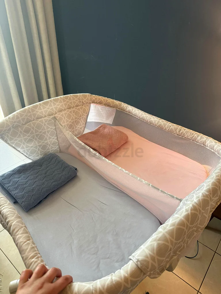 Cozy Bassinet for Your Newborn - Like New Condition! (Twin Baby Bed)63195619539587111