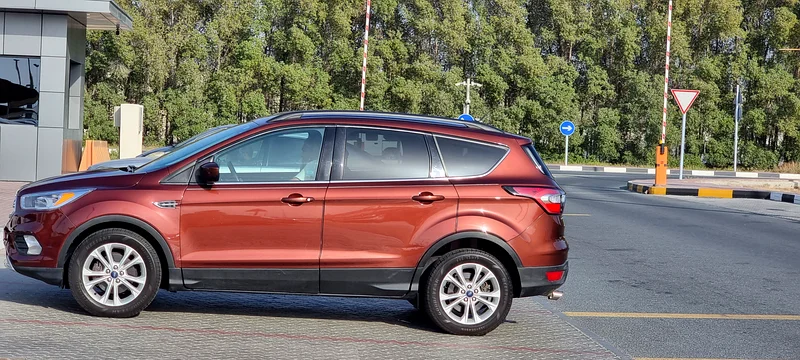 Ford Escape  2018 v4 very clean and very good condition63167556825858112