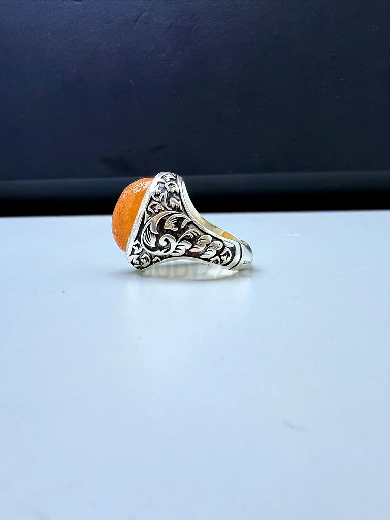 A luxurious Yemeni agate ring, hand-carved with Surah Ad-Duha63174324102403112