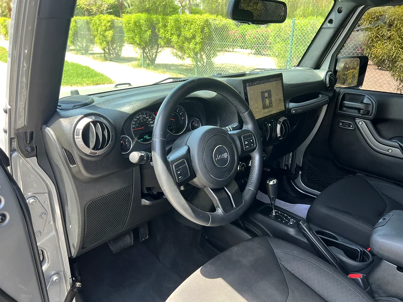 Jeep Wrangler 2016 GCC. Low mileage and original paint. Very clean car63152751796355114