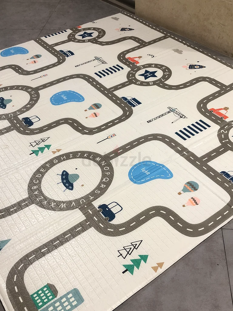 Babies crawl mat with a grippy surface.63205889421827111
