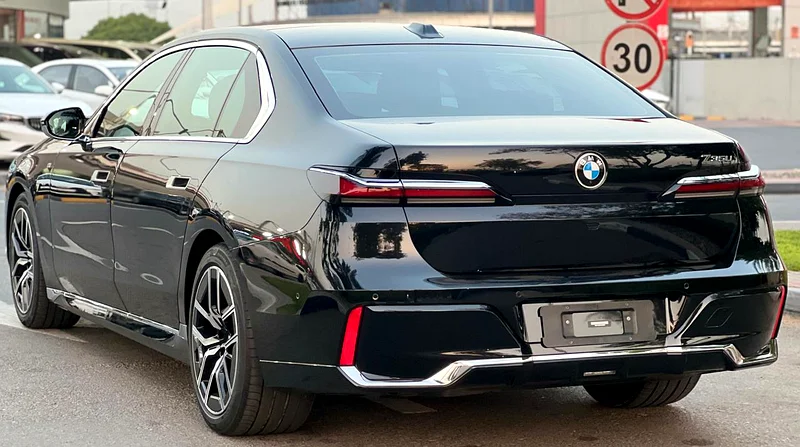 BMW 735 LI | M Package | No Accident63142135428610114
