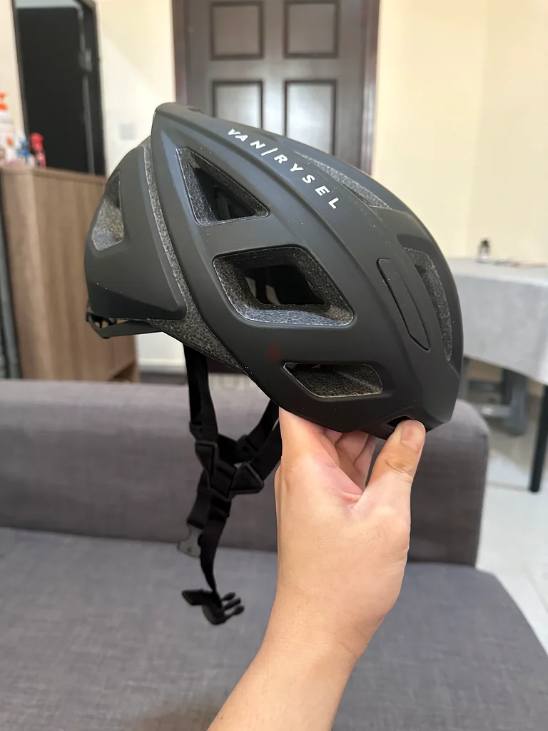 Helmet (Decathlon)63244706136577111