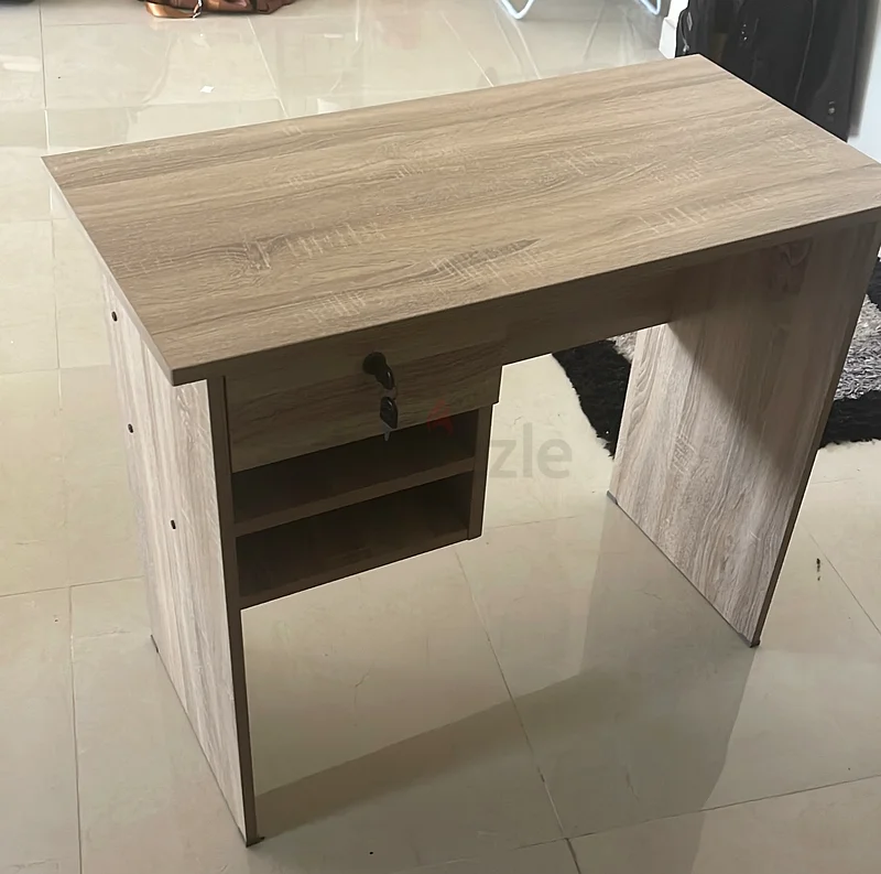Study desk62863826173699111