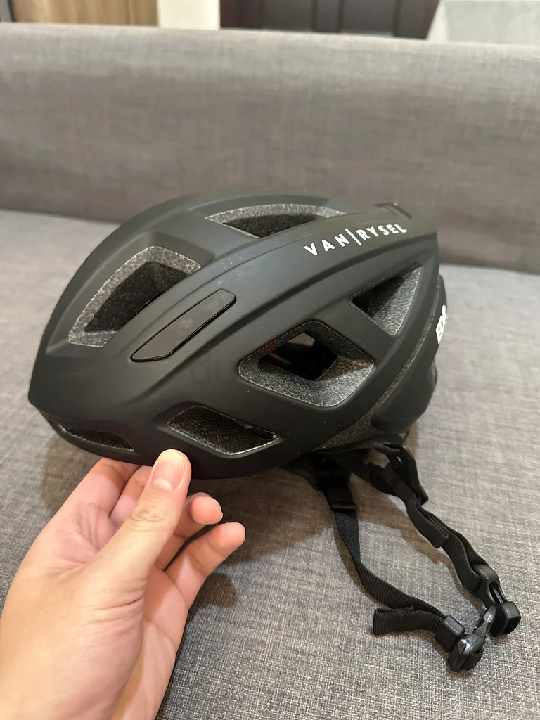 Helmet (Decathlon)63244706136577114