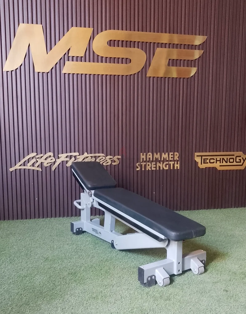 Technogym fitness Pure Strength Bench in grey63243683476098112