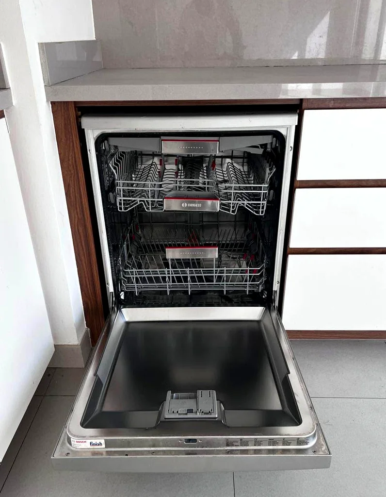 نموذج غسالة أطباق BOSCH سلسلة 6 ذات الثلاثة رفوف63168522619777112