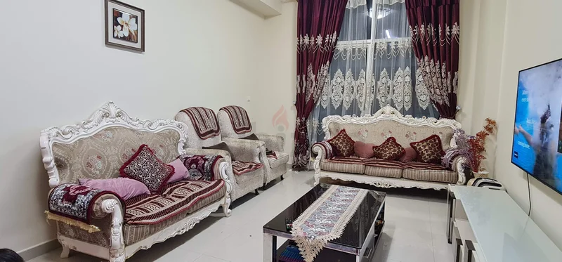 أريكة فاخرة بحالة ممتازة (3+2+1+1) + طاولة وسط62865808695041112