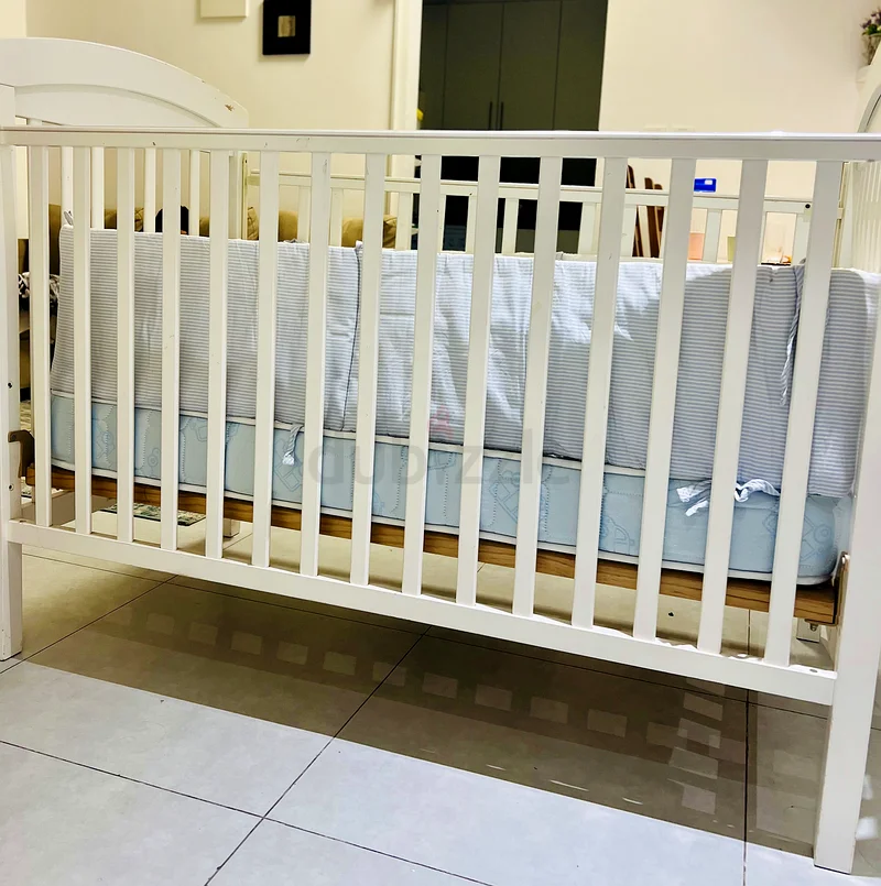 Classic White Wooden Crib63205891293953111