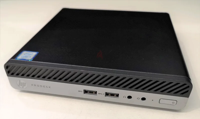 جهاز HP PRODESK 400 G5 صغير الحجم، بذاكرة وصول عشوائي بسعة 16 جيجابايت من نوع DDR4، ومعالج إنتل كور i5 (الجيل التاسع)، وقرص تخزين من نوع SSD سعة 512 جيجابايت من نوع NVMe M.263265096032259111
