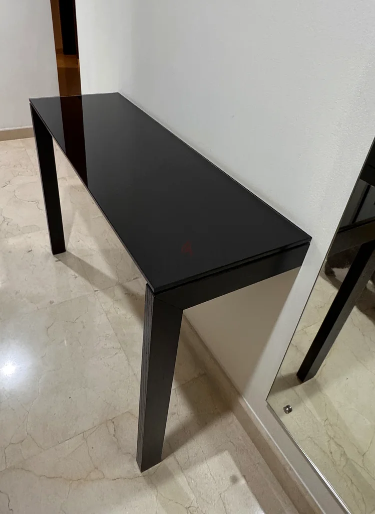 Sleek Black Console Table for Modern Spaces63216347668866112