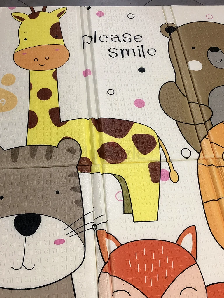 Babies crawl mat with a grippy surface.63205889421827113