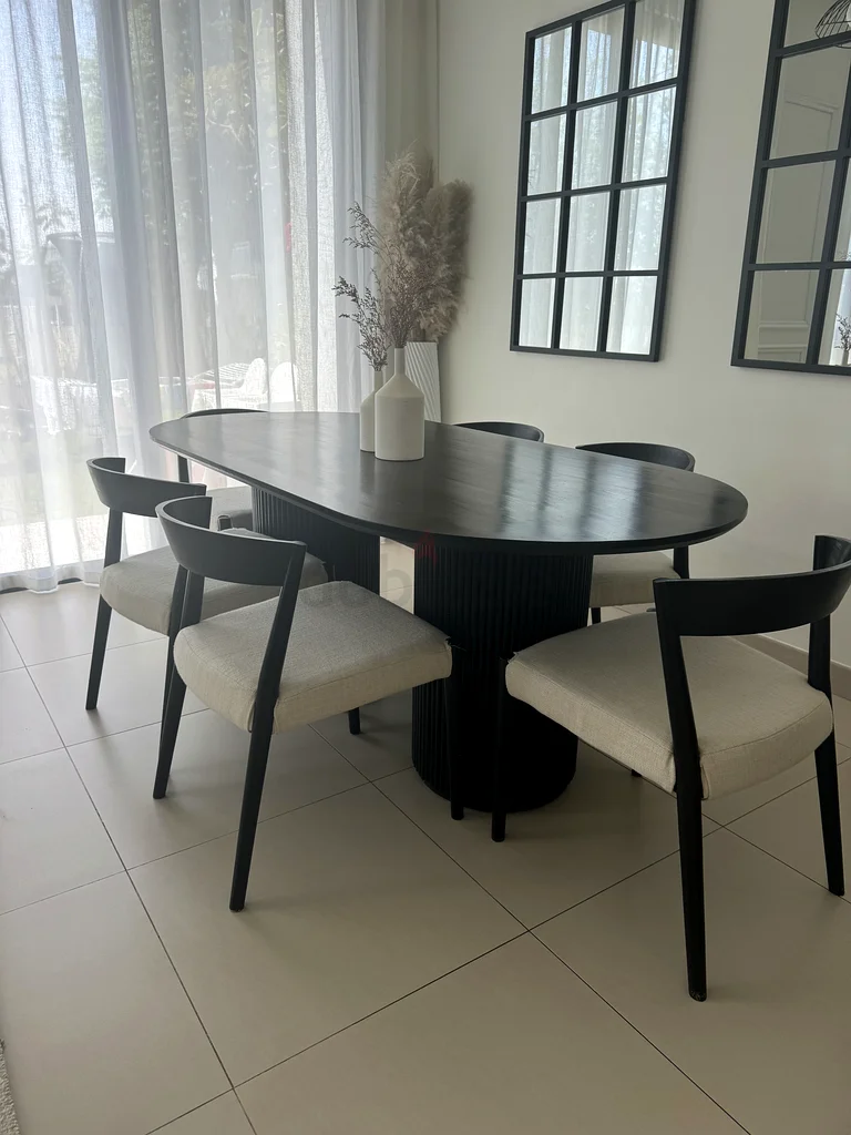 Stylish Round Dining Table with Elegant Chairs62863821524227119