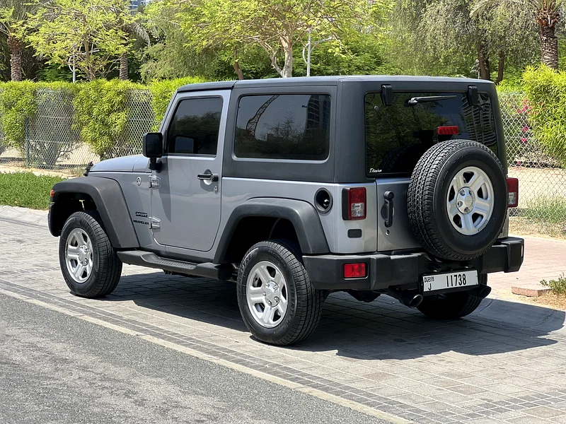 Jeep Wrangler 2016 GCC. Low mileage and original paint. Very clean car63152751796355111
