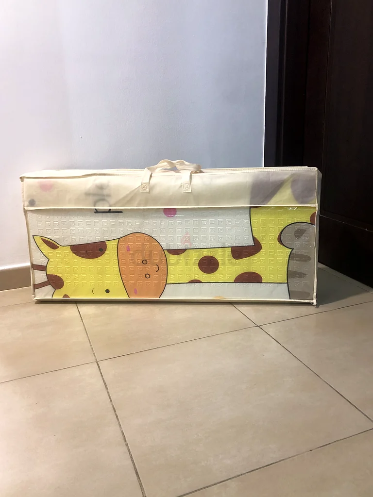 Babies crawl mat with a grippy surface.632058894218271121