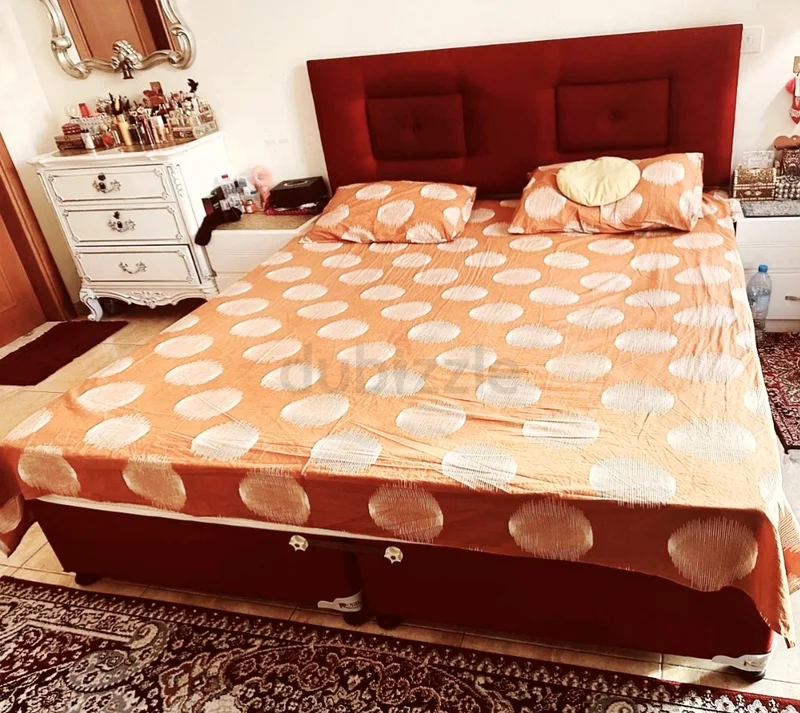 Luxury king size family bed with medical mattress (spine support)62865808962434111