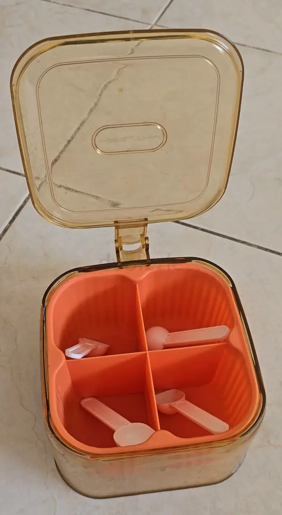 Spice containers63215374998273110