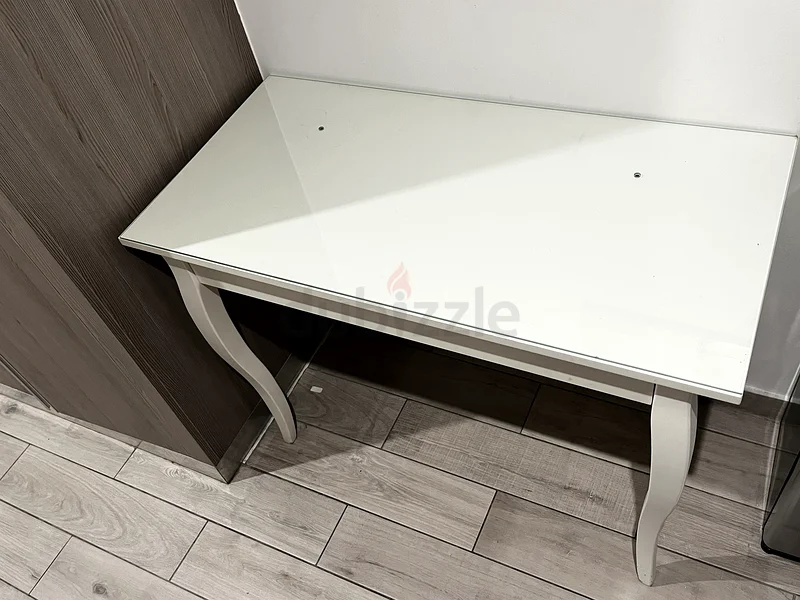 Elegant White IKEA HEMNES Table with drawer63216347729281111
