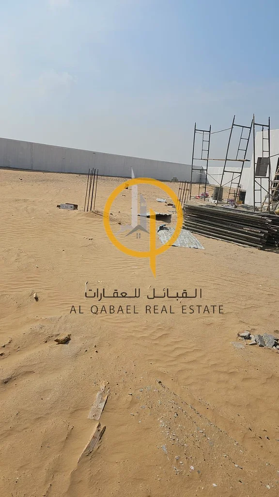 A prime land for rent on the main street at a very affordable price.62868802060545114