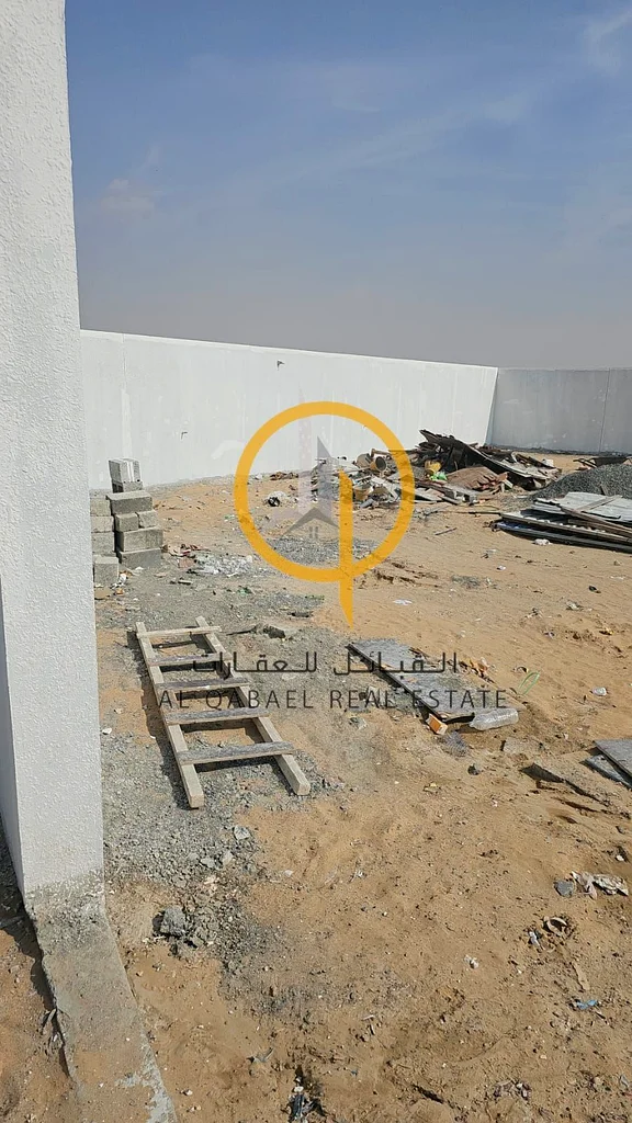 A prime land for rent on the main street at a very affordable price.62868802060545111