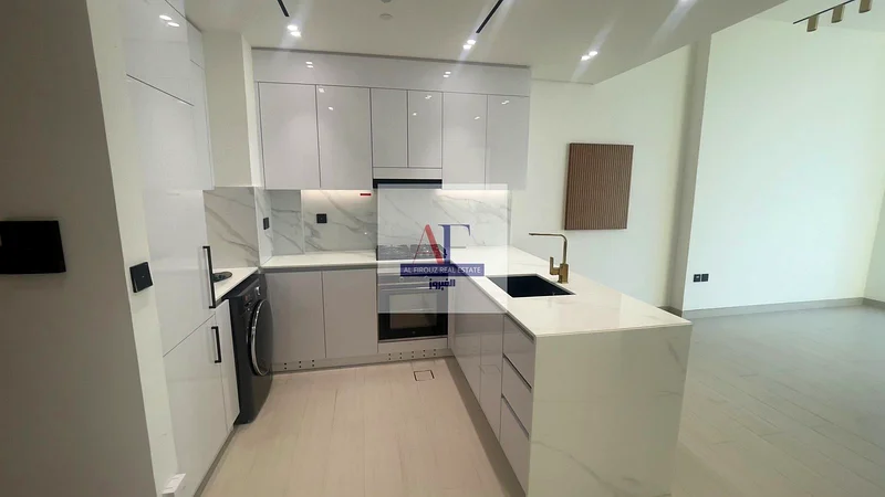 Unfurnished / Modern Layout / Full Amenities62896081470594114