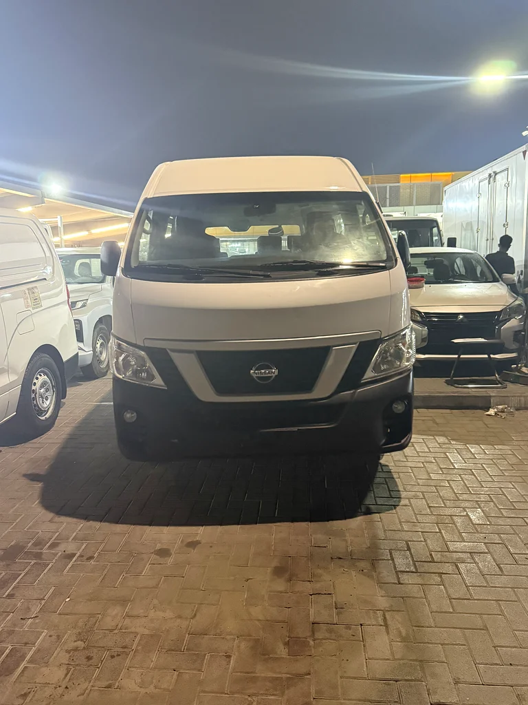 حافلة نيسان أورفان بسعة 13 مقعداً، موديل 2019، خالية من الحوادث، بحالة ممتازة63227252838147111