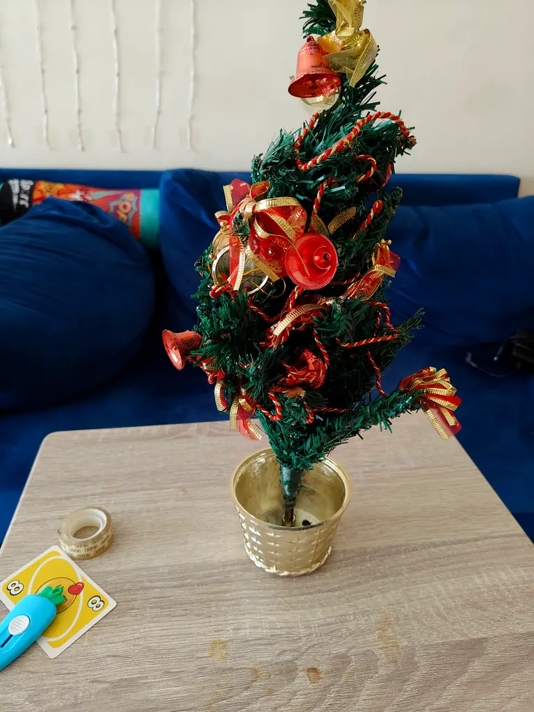 Small table tree Aed 10