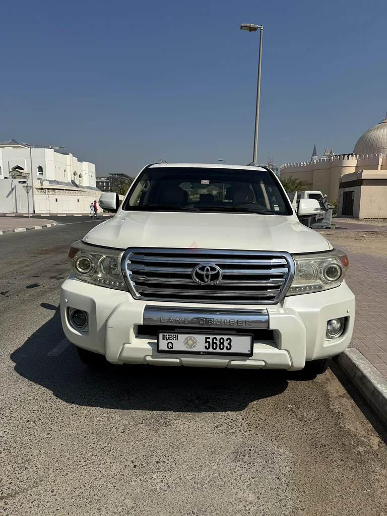 تويوتا لاند كروزر 2014 موديل دول مجلس التعاون الخليجي GXR V6 أعلى خيار، سقف بانورامي، سجل الصيانة، الفطيم63140688157699111