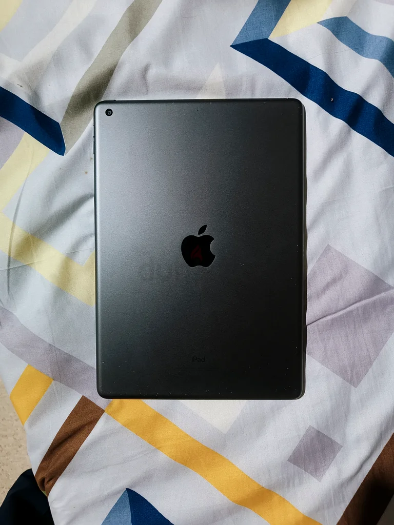 Apple iPad 9 generation with 64gb storage- stretch less without any fault in brand new condition63180836640002111