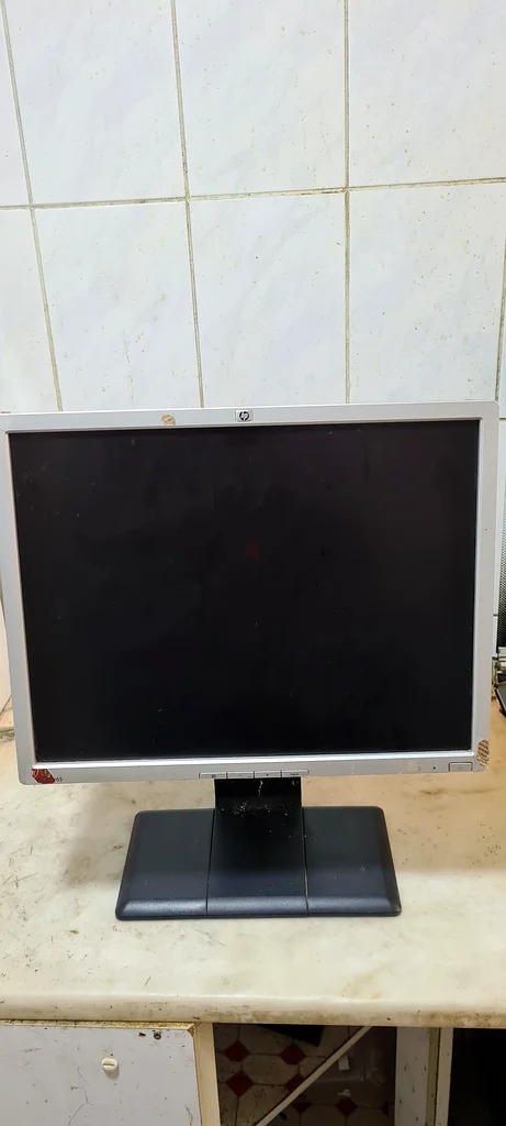 HP 20 LCD Monitor - Perfect for Home or Office Setup!63256598687873110