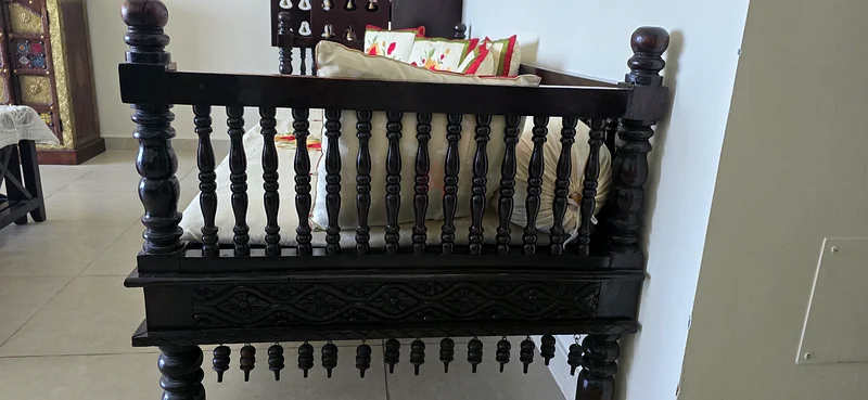 Antique Victorian Wooden Day Bed - Elegant  Rare, Excellent Condition63177131458945112