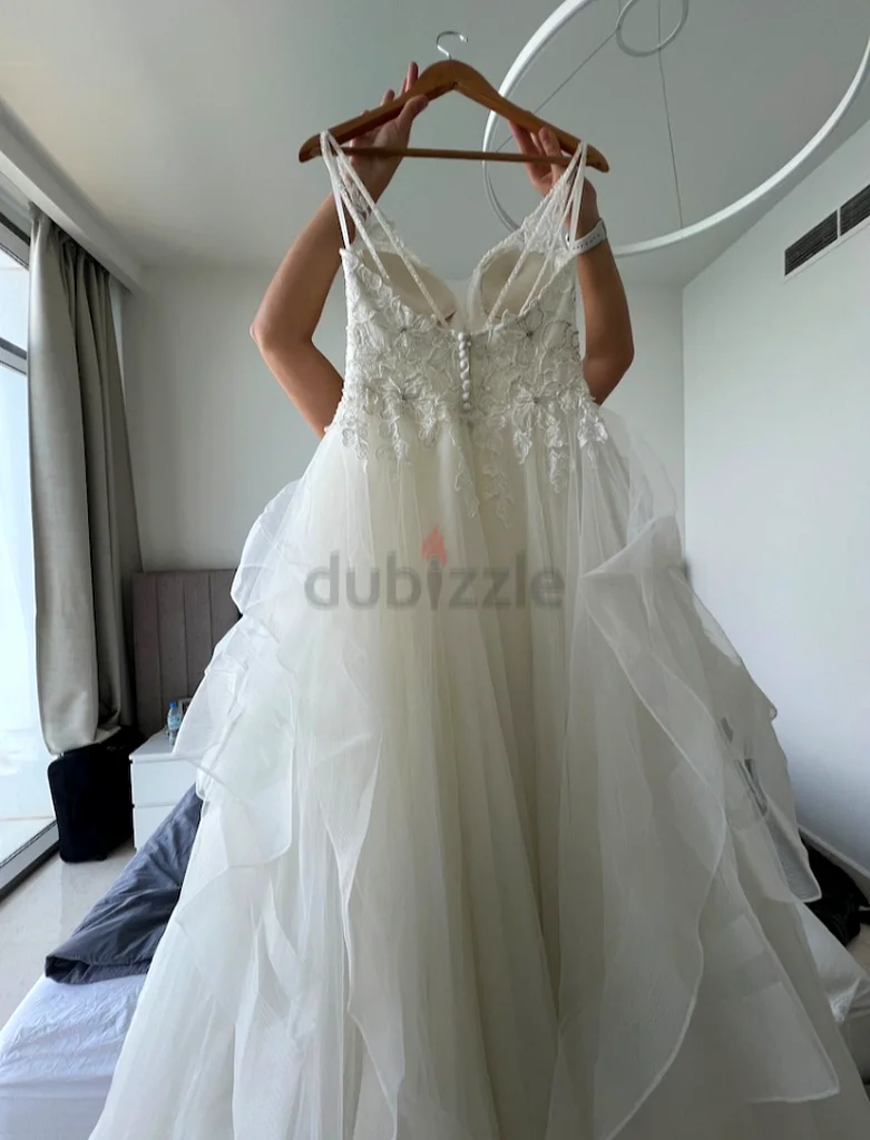 Stunning Bridal Gown for Your Perfect Day!63239079670785114