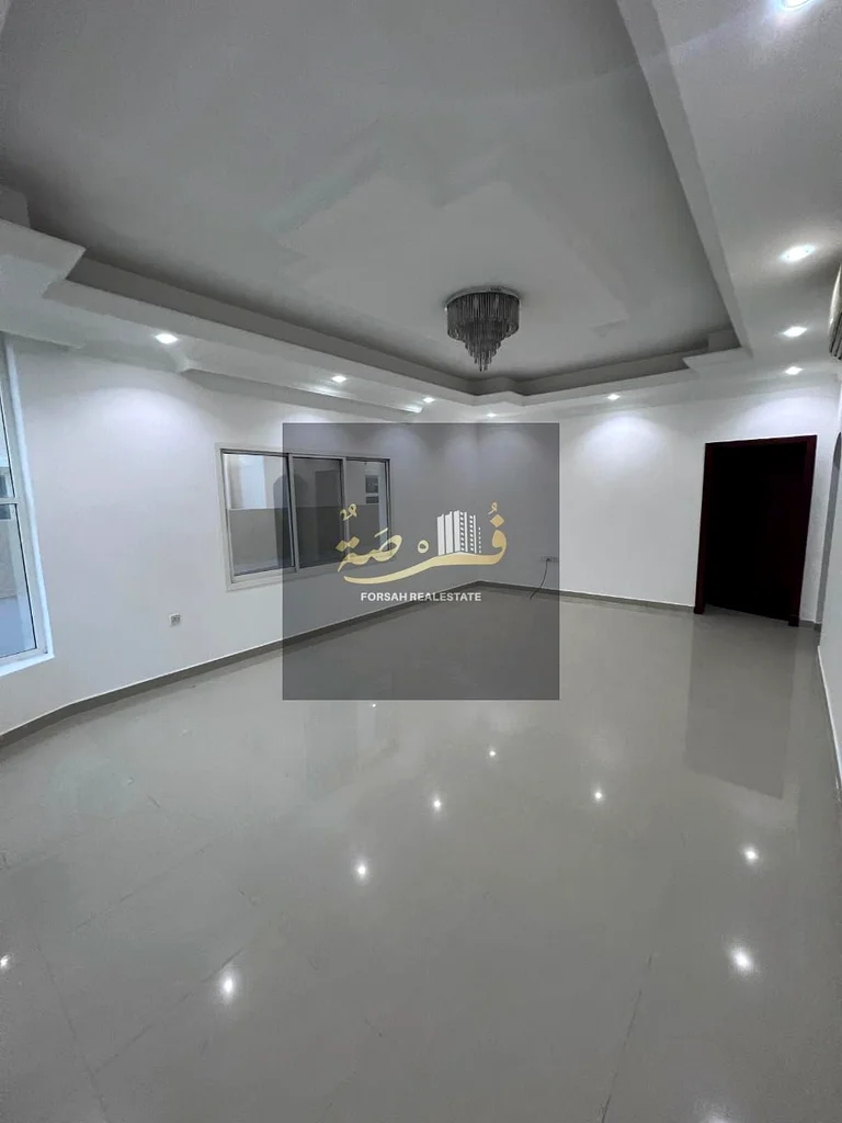 For rent a villa in Rawdah, 2/5 master bedrooms, a living room, a hall, and a large yard that can accommodate 6 cars62868797357057113