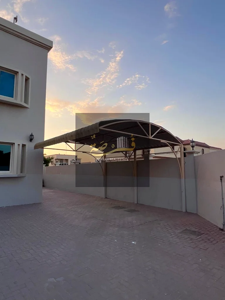 For rent a villa in Rawdah, 2/5 master bedrooms, a living room, a hall, and a large yard that can accommodate 6 cars62868797357057112