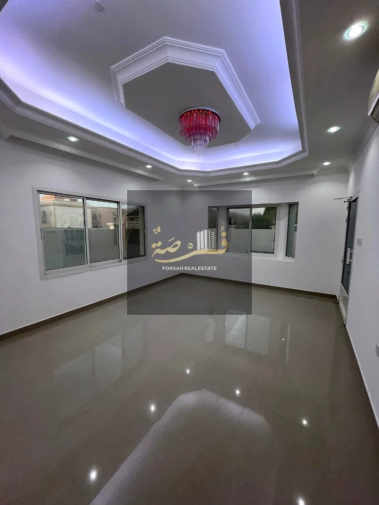 For rent a villa in Rawdah, 2/5 master bedrooms, a living room, a hall, and a large yard that can accommodate 6 cars62868797357057114