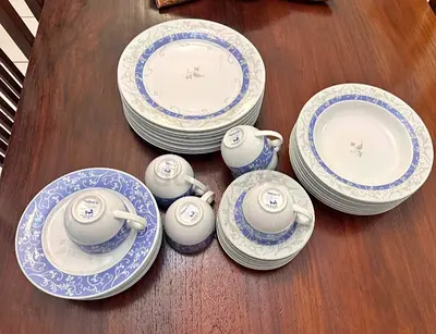 8 persons Elegant Vintage Porcelain Dinnerware Set
